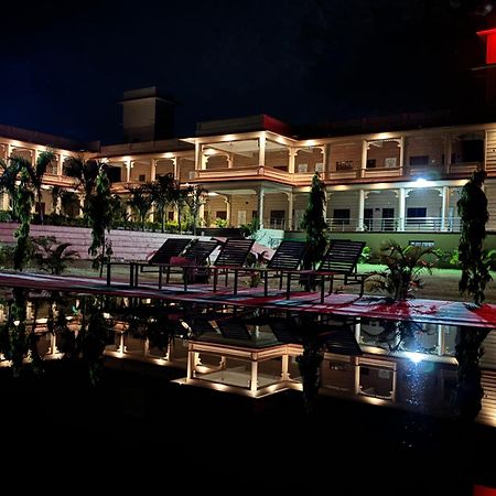 Jai Niwas Palace Resort คัมบาลกาห์ ภายนอก รูปภาพ
