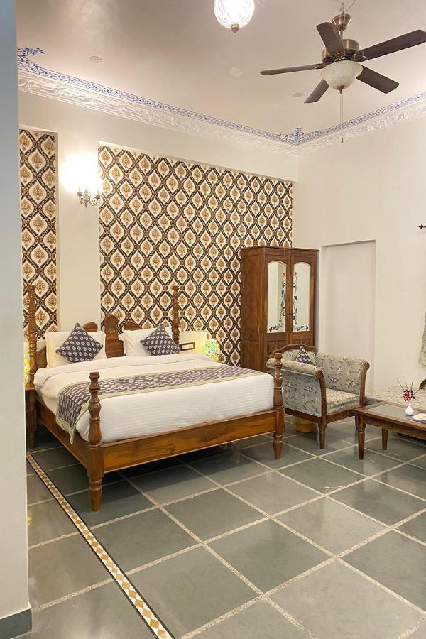 Jai Niwas Palace Resort คัมบาลกาห์ ภายนอก รูปภาพ