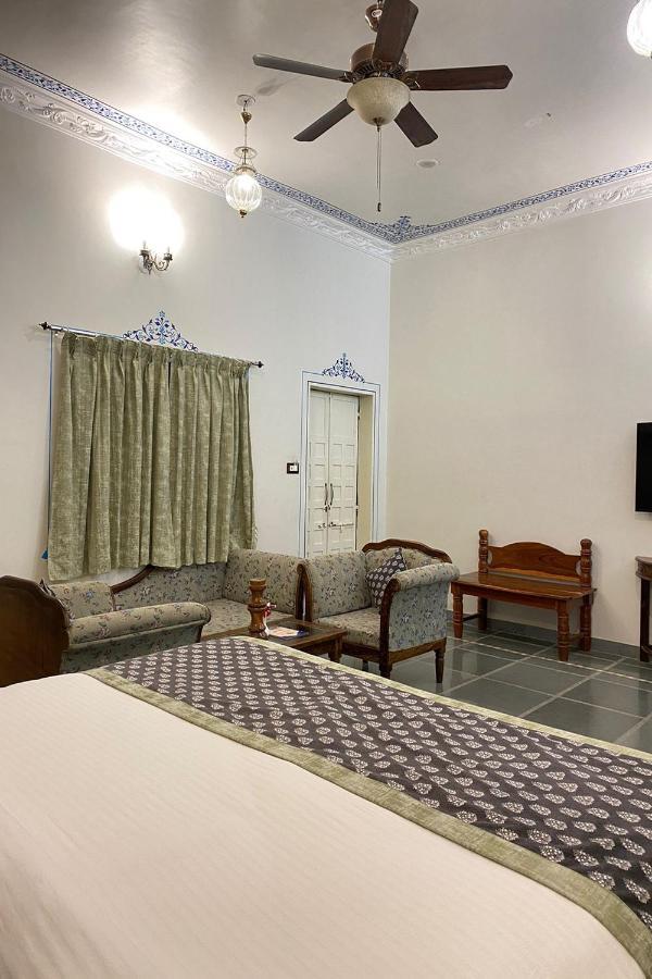 Jai Niwas Palace Resort คัมบาลกาห์ ภายนอก รูปภาพ