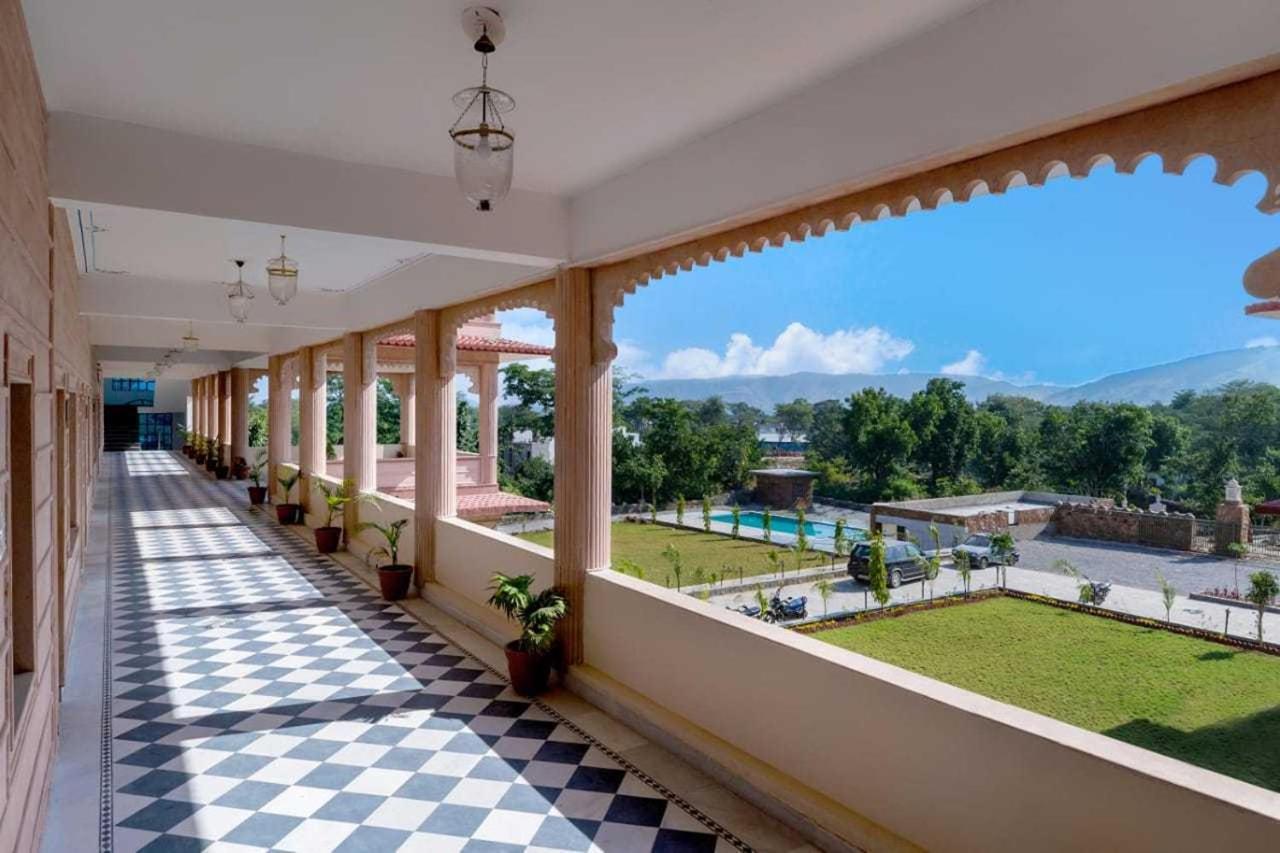 Jai Niwas Palace Resort คัมบาลกาห์ ภายนอก รูปภาพ