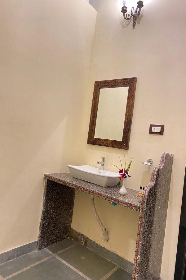 Jai Niwas Palace Resort คัมบาลกาห์ ภายนอก รูปภาพ