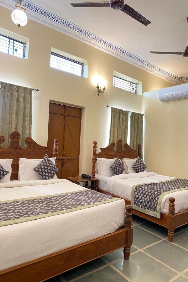 Jai Niwas Palace Resort คัมบาลกาห์ ภายนอก รูปภาพ