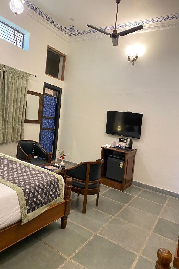 Jai Niwas Palace Resort คัมบาลกาห์ ภายนอก รูปภาพ