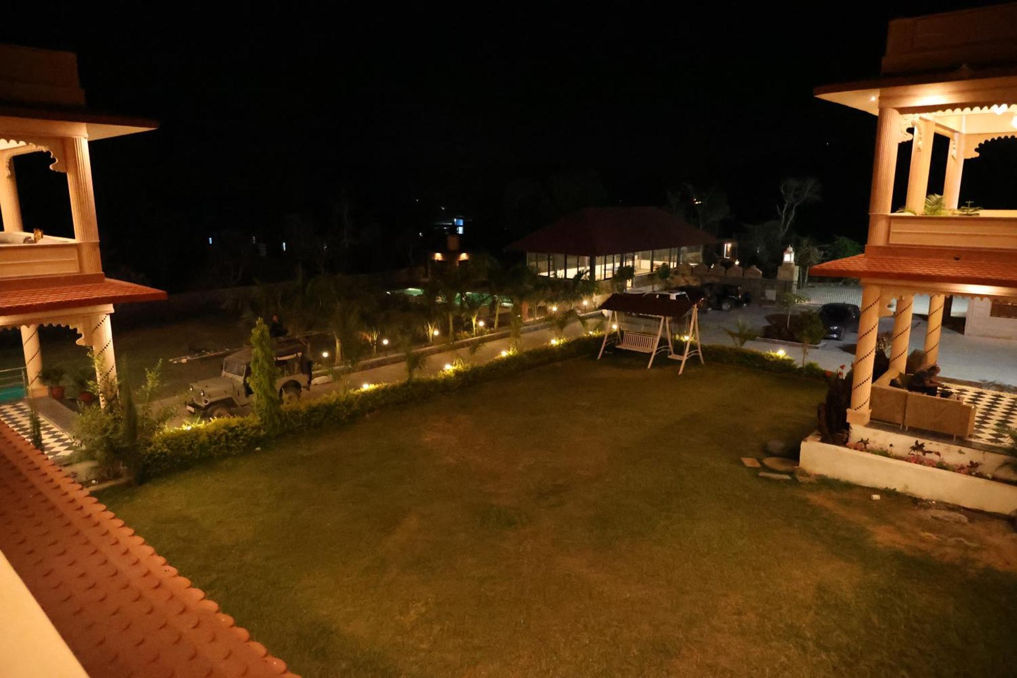 Jai Niwas Palace Resort คัมบาลกาห์ ภายนอก รูปภาพ