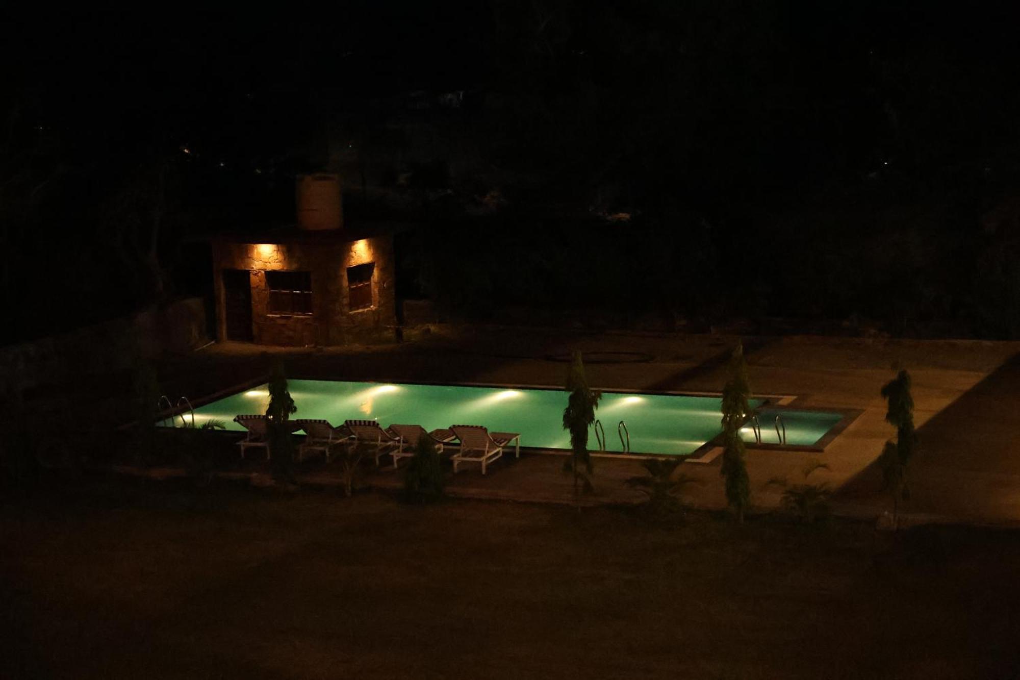 Jai Niwas Palace Resort คัมบาลกาห์ ภายนอก รูปภาพ