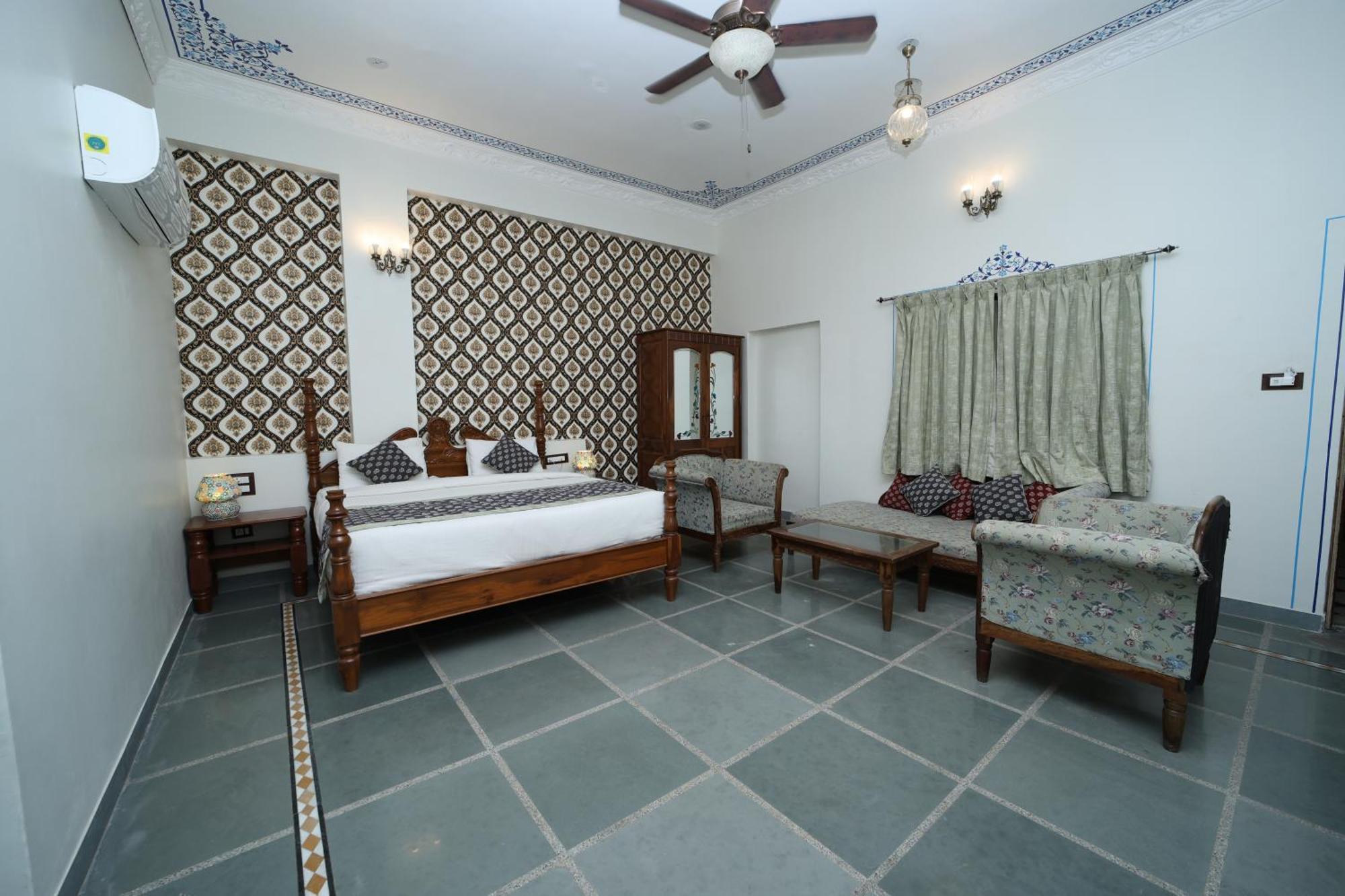 Jai Niwas Palace Resort คัมบาลกาห์ ภายนอก รูปภาพ